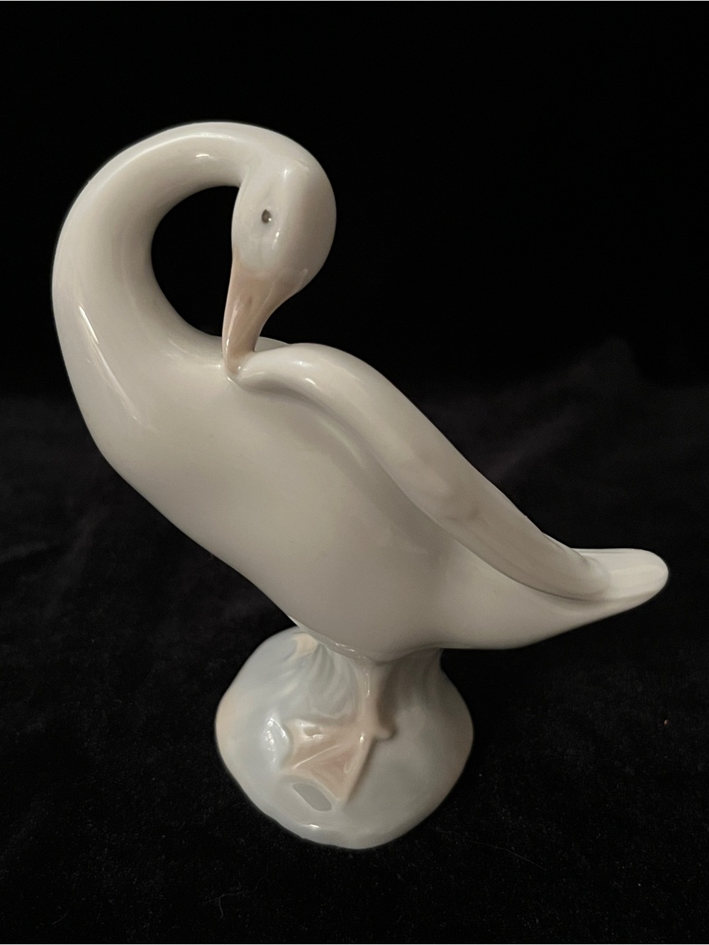 Vintage Retired Lladro Goose Figurine White Porcelain Grooming Goose